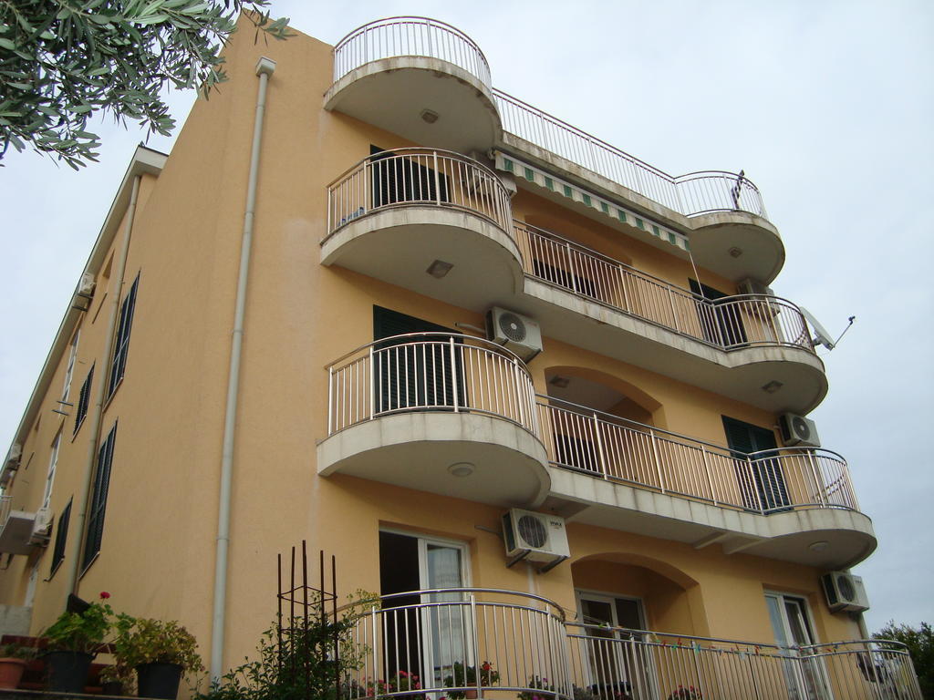Apartments Milano تْشيرسيك نوفي الغرفة الصورة